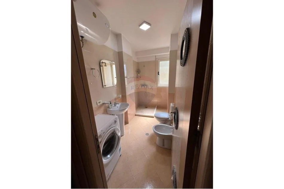 Tirane, jepet me qera apartament 1+1 , 70 m² 55.000 € (Liqeni i Thate)