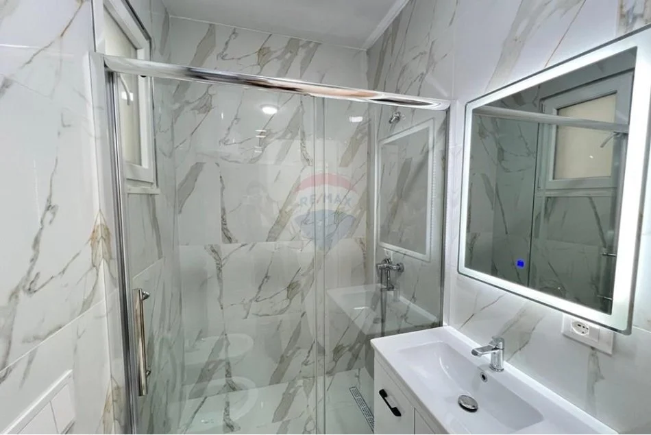 Tirane, jepet me qera apartament 2+1 , 100 m² 750 € (TRIO TOWER)