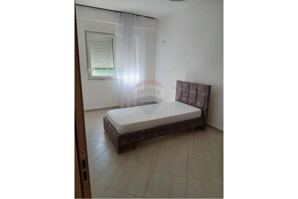 Tirane, jepet me qera apartament 2+1 , 74 m² 600 € Liqeni i Thate
