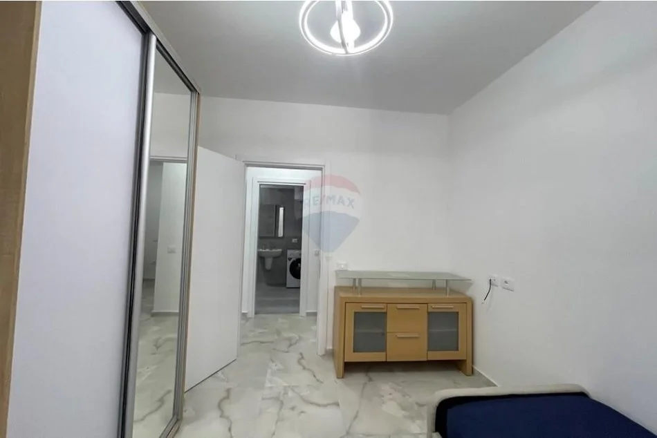 Tirane, jepet me qera apartament 2+1 , 95 m² 600 € (fusha e aviacionit)