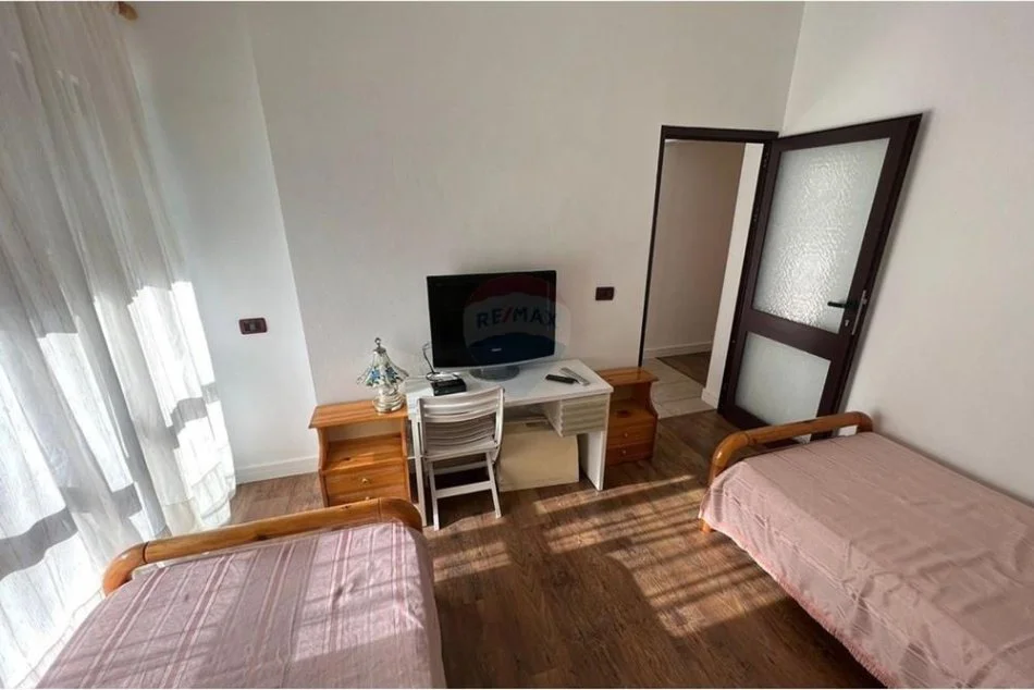 Tirane, jepet me qera apartament 2+1 Kati 2, 101 m² 600 € (rruga mine peza)