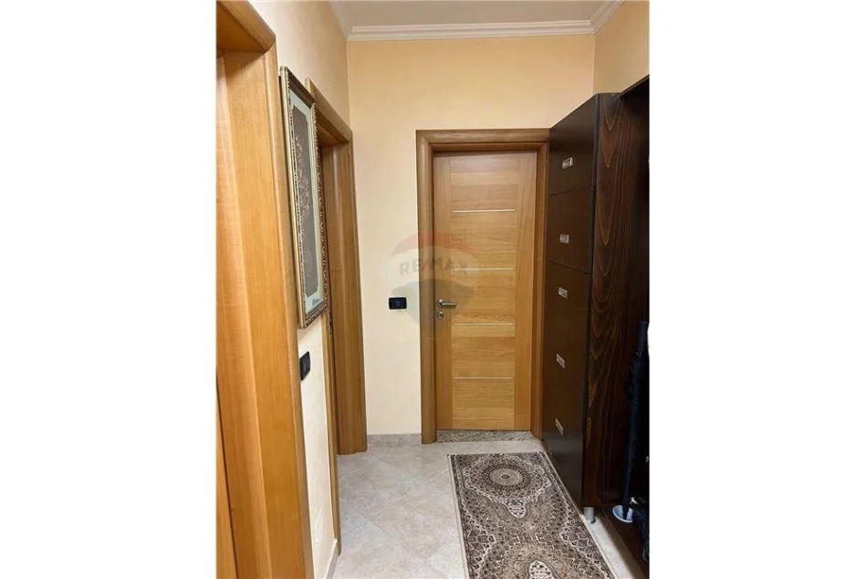 Shqiperi, jepet me qera apartament 3+1 , 145 m² 1.000 € 