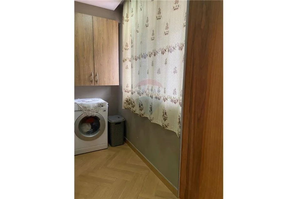 jepet me qera apartament 1+1 Kati 4, 59 m² 400 € (rruga irfan tomini)