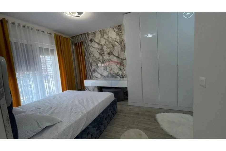 Tirane, jepet me qera apartament 2+1+Ballkon Kati 2, 115 m² 800 € (bulevardi i ri)