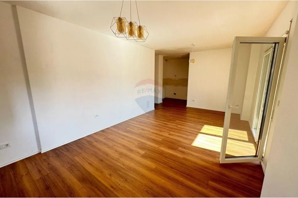 jepet me qera , 100 m² 500 € (Kodra e Diellit )