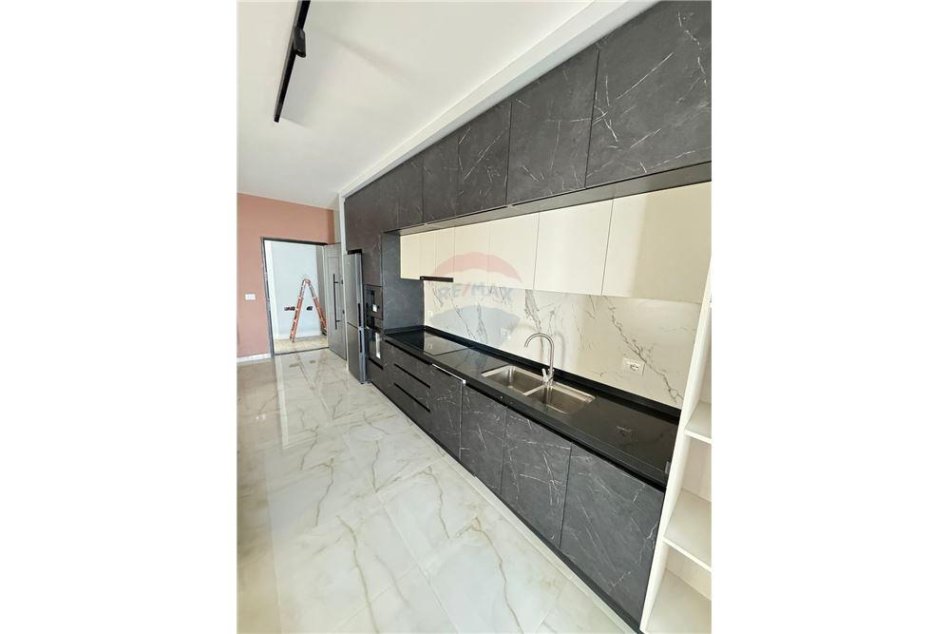 Tirane, jepet me qera apartament 1+1 Kati 2, 80 m² 700 € (Liqeni i Farkes)