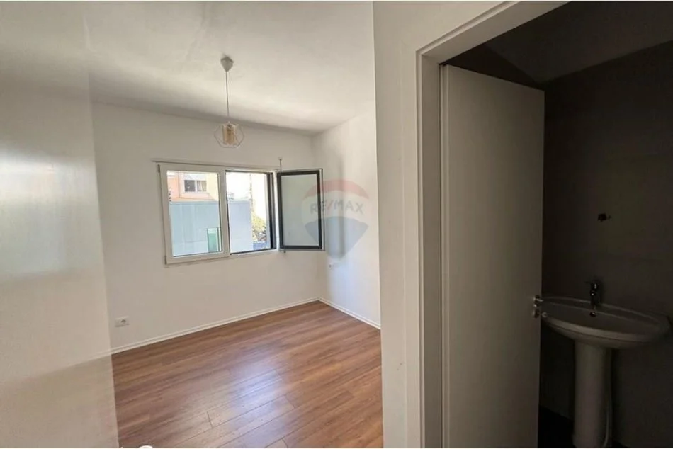 jepet me qera , 100 m² 500 € (Kodra e Diellit )
