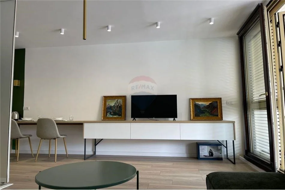 Tirane, jepet me qera apartament 1+1 , 50 m² 750 € (APARTAMENT 1+1 PER QIRA TE MYSLYM SHYRI)