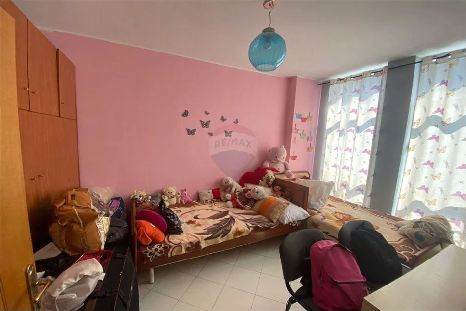 Tirane, jepet me qera apartament 2+1+Ballkon Kati 4, 77 m² 350 € (Laprake afer Ardenos)