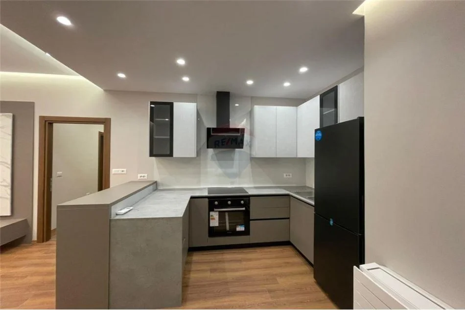 Tirane, jepet me qera apartament 2+1 Kati 9, 88 m² 830 € (Rruga e Dibres)