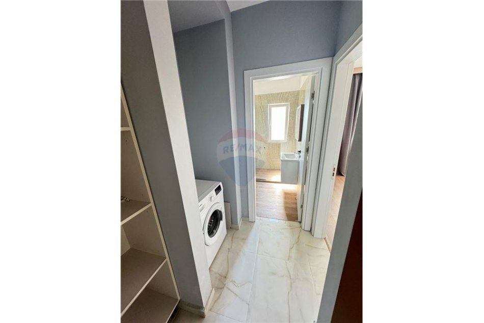 Tirane, jepet me qera apartament 1+1 Kati 2, 80 m² 700 € (Liqeni i Farkes)