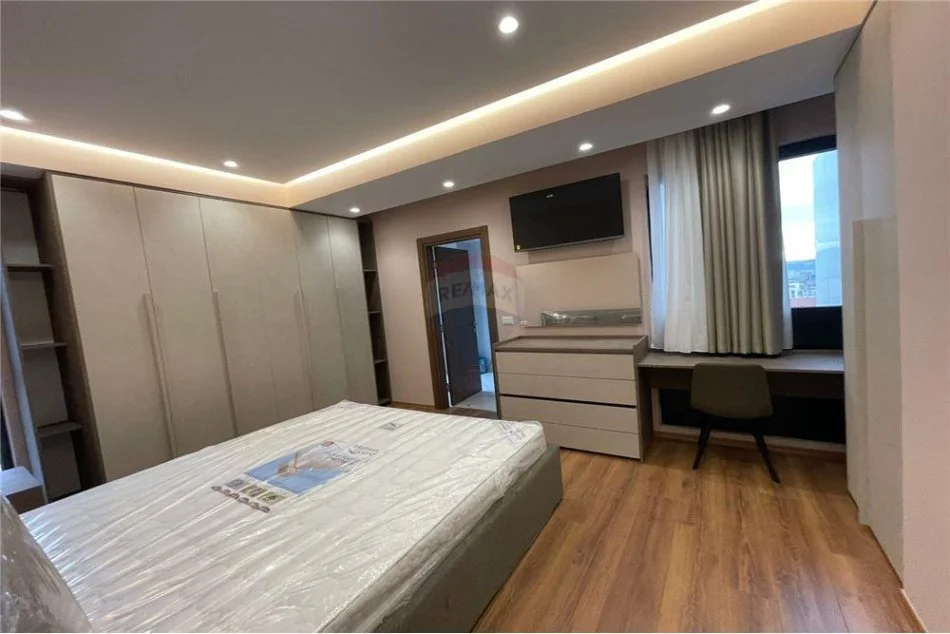 Tirane, jepet me qera apartament 2+1 Kati 9, 88 m² 830 € (Rruga e Dibres)