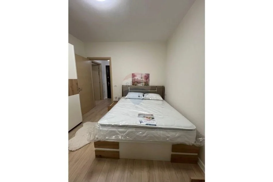 Tirane, jepet me qera apartament 2+1 , 80 m² 500 € 