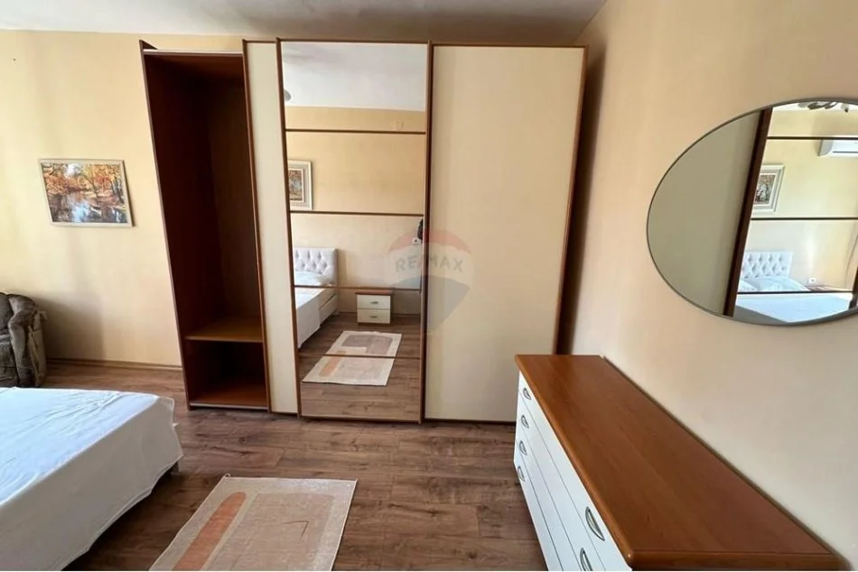 Tirane, jepet me qera apartament 2+1 Kati 4, 70 m² 580 € (Rr. Naim Frasheri)
