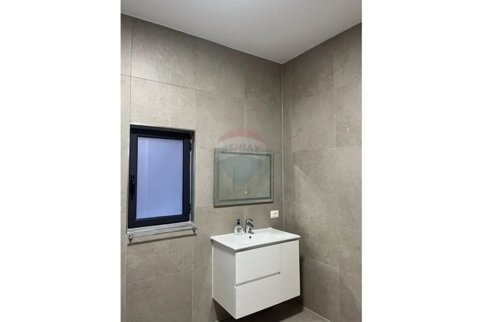 Tirane, jepet me qera shtepi 3+1 Kati 0, 150 m² 800 € (Sauk i ri)