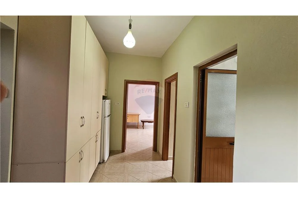 Apartament ne shitje 1+1 tek Xhamia e Tabakeve