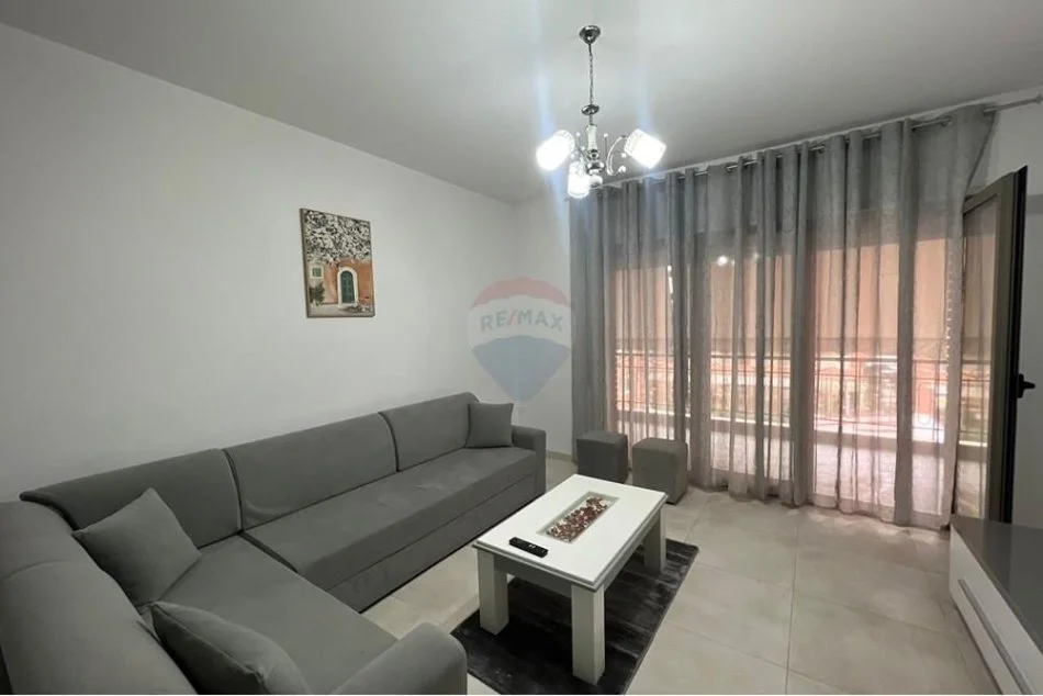 Tirane, jepet me qera apartament 2+1 , 77 m² 650 € (Rruga e Kavajes)