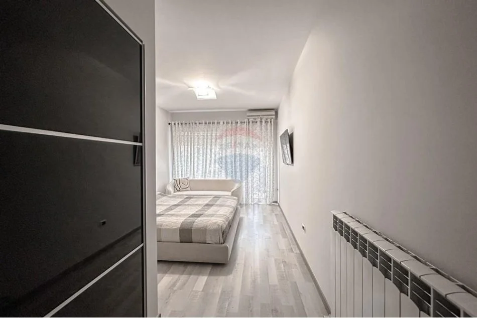 Tirane, jepet me qera apartament 2+1+Ballkon Kati 1, 138 m² 950 € (Rruga Bilal Golemi)