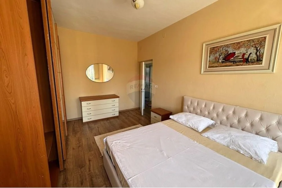 Tirane, jepet me qera apartament 2+1 Kati 4, 70 m² 580 € (Rr. Naim Frasheri)