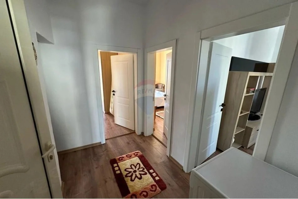 Tirane, jepet me qera apartament 2+1 Kati 4, 70 m² 580 € (Rr. Naim Frasheri)