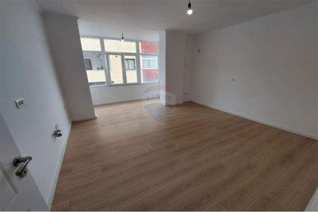 Tirane, shitet apartament 2+1+A Kati 8, 73 m² 115.000 Euro (Rruga Dibres)