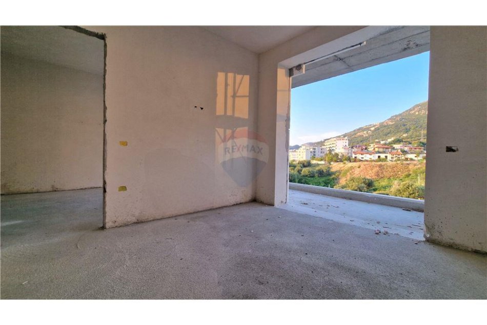 Vlore, shitet apartament 2+1+Ballkon Kati 3, 101 m² (Uje i Ftohte)
