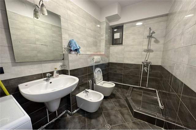 Tirane, jepet me qera zyre Kati 1, 96 m² 800 Euro (Tatimet)