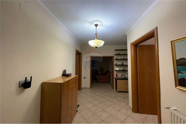 Tirane, jepet me qera apartament 2+1+A+BLK Kati 2, 103 m² 500 Euro (Rruga Vaso Pasha)