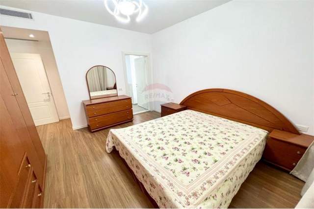 Tirane, jepet me qera apartament 2+1 Kati 3, 130 m² 600 Euro (Rruga e Elbasanit)