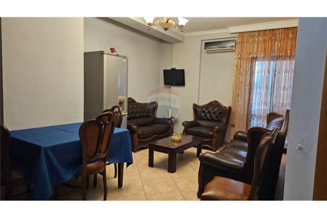 Tirane, jepet me qera apartament 1+1+BLK Kati 8, 65 m² 500 Euro (Rruga Lidhja e Prizrenit)