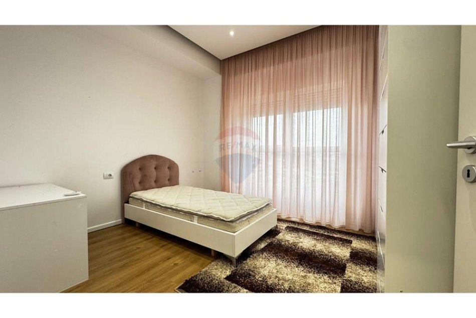 Tirane, jepet me qera apartament 2+1 Kati 6, 100 m² 600 € (Ali Demi)