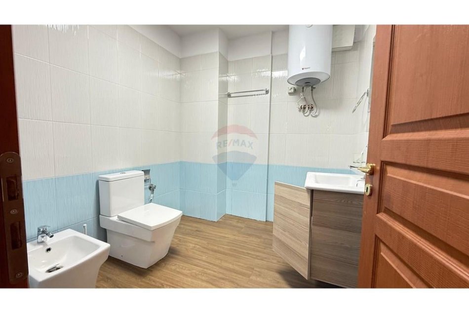 Tirane, jepet me qera apartament 2+1 , 100 m² 1.000 € (rruga elbasanit)