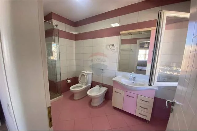 Tirane, jepet me qera apartament 3+1 Kati 1, 120 m² 650 Euro (Don Bosko)