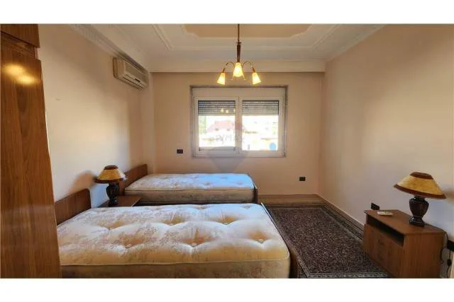 Tirane, jepet me qera apartament Kati 6, 134 m² 1.200 Euro (Ne zonen e bllokut, prane piceri Era.)