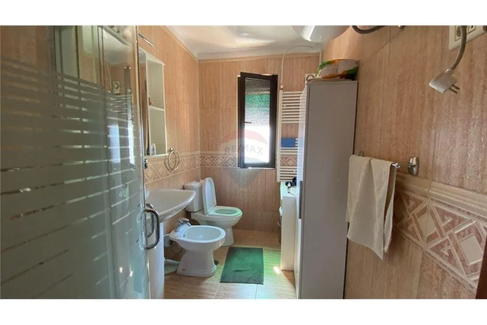 JEPET APARTAMENT 2+1 ME QIRA ne Brryl te Rruga Bardhyl