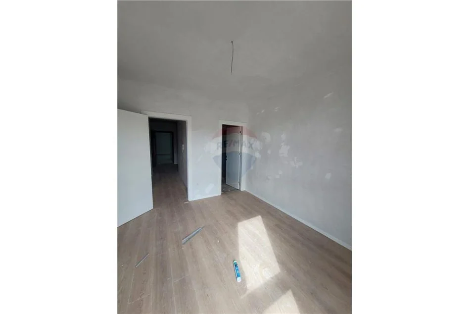 Tirane, shitet apartament 2+1+Ballkon, Kati 6, 105 m2 160,000 € (ISH VENUE)