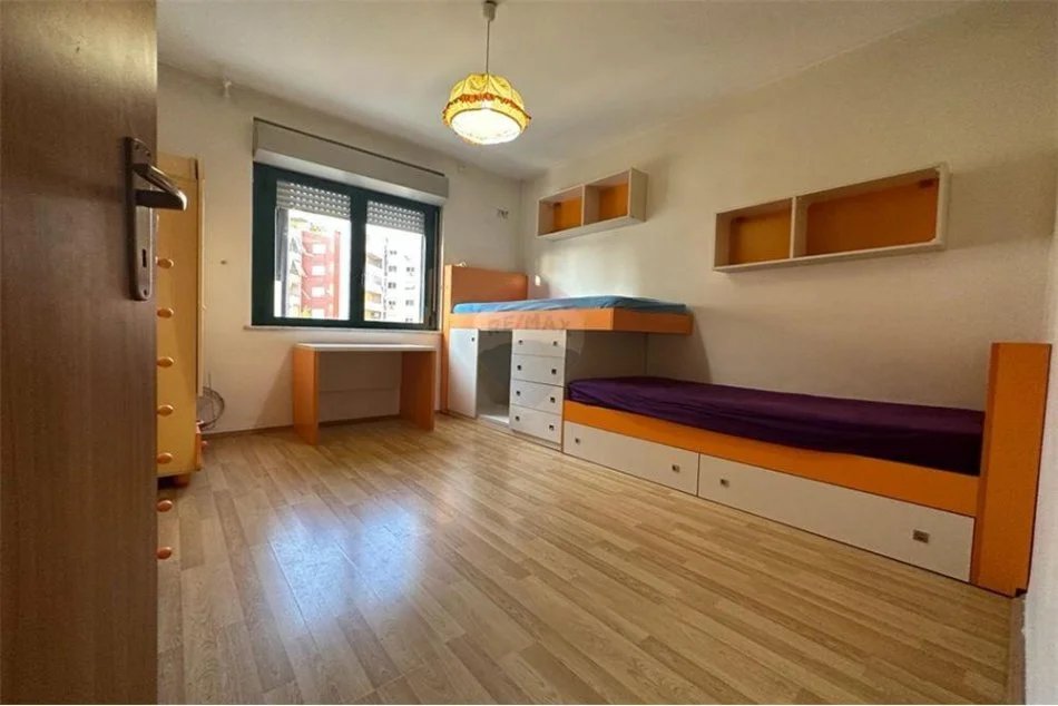 Tirane, Liste me oferta 3+1+Ballkon, Kati 2, 140 m² (Zogu i Zi , perball Ring)