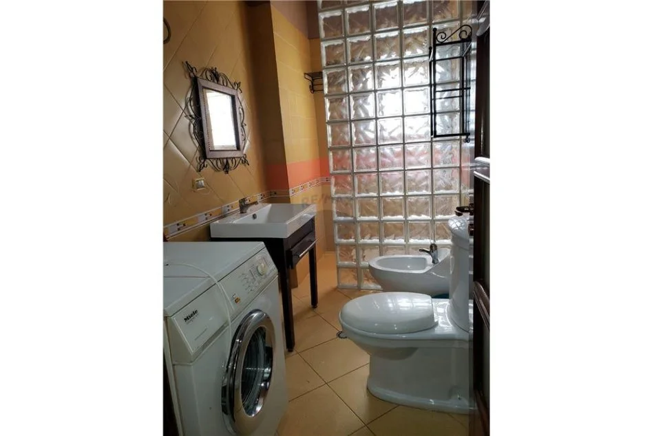 Tirane, jepet me qera apartament 1+1 Kati 3, 82 m² 550 € (Medar Shtylla)