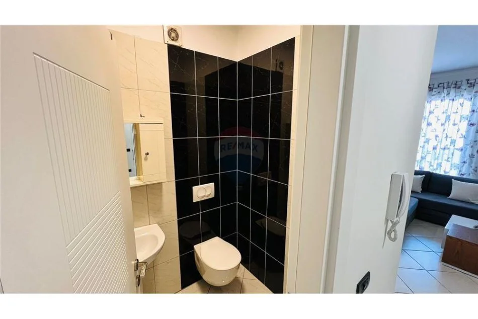 Tirane, jepet me qera apartament 2+1 Kati 3, 120 m² 700 € (Rruga e Kosovareve)