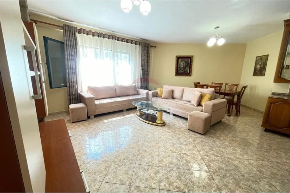 Tirane, jepet me qera apartament 3+1 Kati 6, 132 m² 700 € (Apartament per qira, 3+1 ,Stacioni i Trenit)