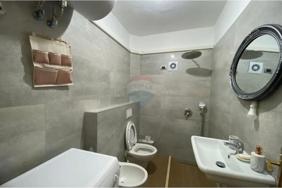 Tirane, jepet me qera apartament 3+1 , 114 m² 700 € (Frosina Plaku - 21 Dhjetori,)