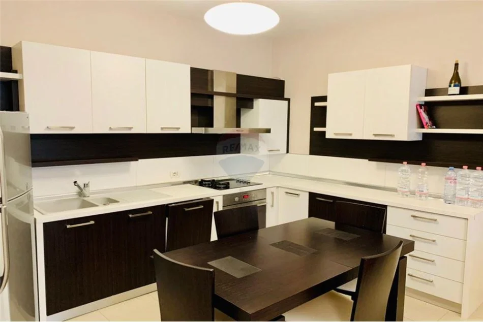 Tirane, shitet apartament 1+1+Ballkon Kati 6, 83 m² 166.000 € (Komuna e Parisit)