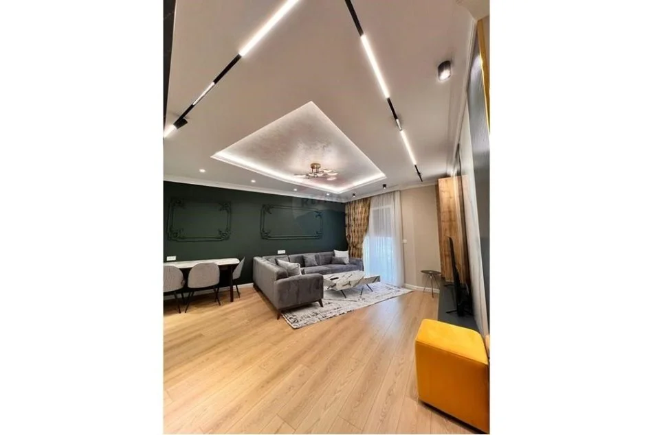 Tirane, jepet me qera apartament 2+1 Kati 5, 114 m² 1.300 € (Apartament 2+1+2 plus post parkimi me qira)