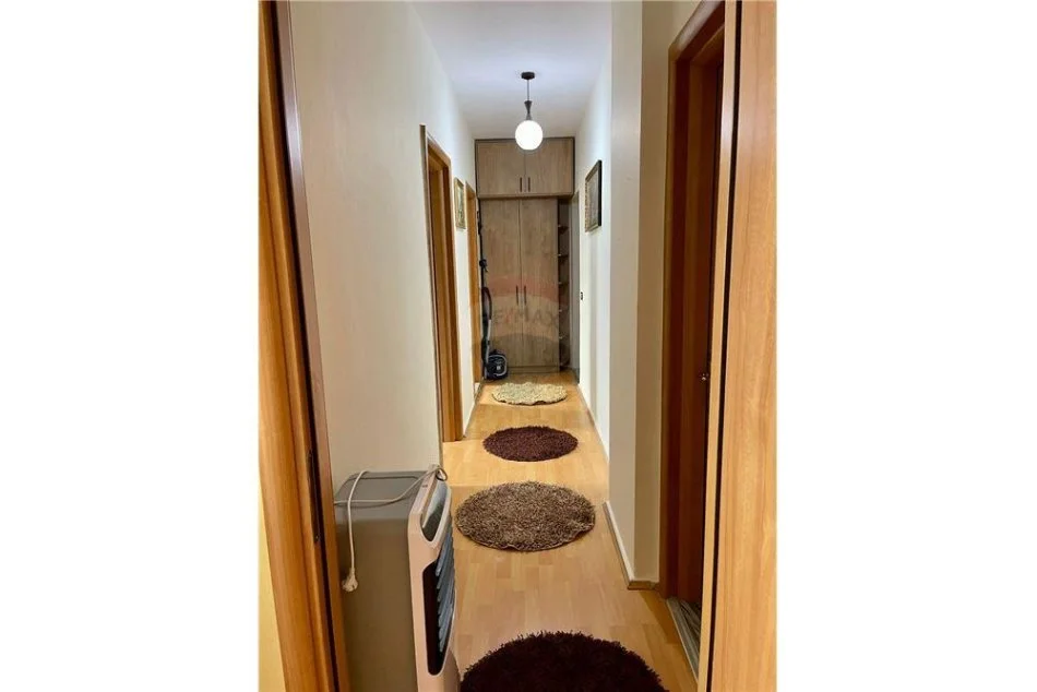 Tirane, jepet me qera apartament 1+1+Ballkon Kati 4, 450 m² 450 € (KODRA E DIELLIT)