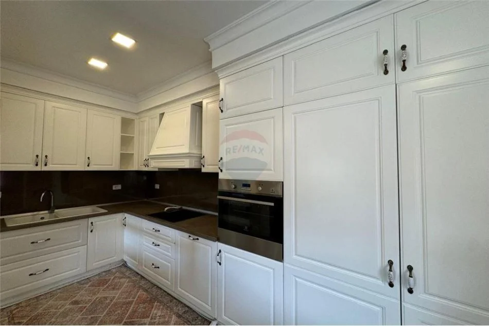 Tirane, jepet me qera apartament 2+1 Kati 3, 110 m² 1.000 € (Liqeni i Thate)