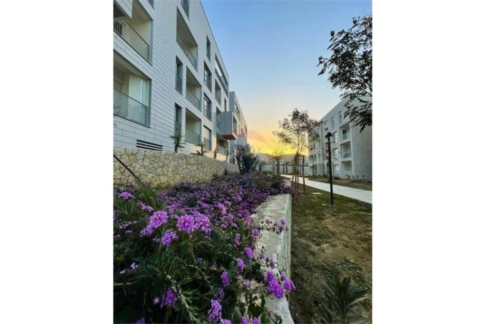 Tirane, jepet me qera apartament 2+1 , 110 m² 900 € (Jepet apartament 2+1+2 me qira tek Liqeni i Thate)