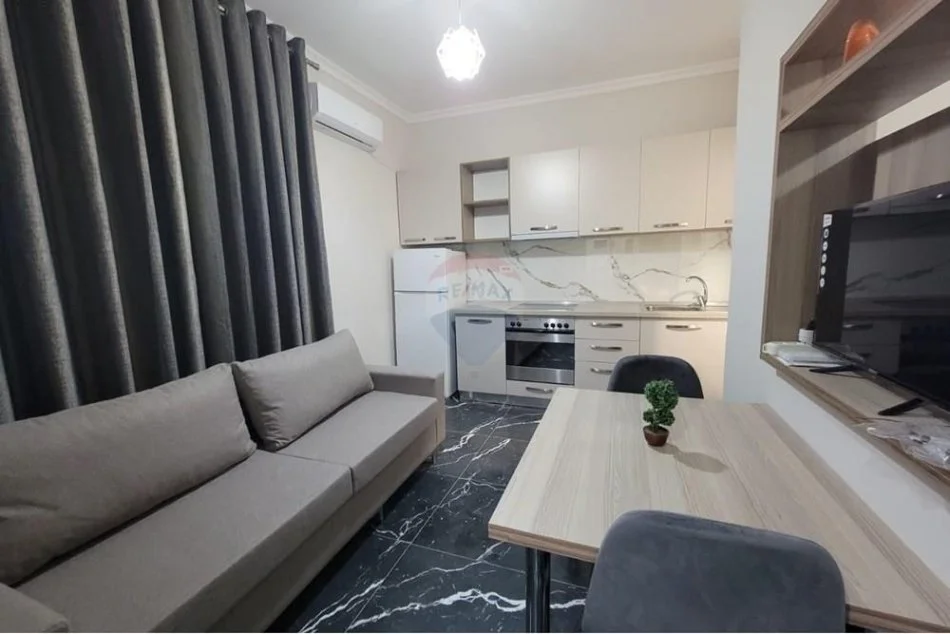 Tirane, jepet me qera garsonier 1+1 Kati 2, 34 m² 380 € (ruga Bedri Karapici ,Prane Spitalit Amerikan 3)