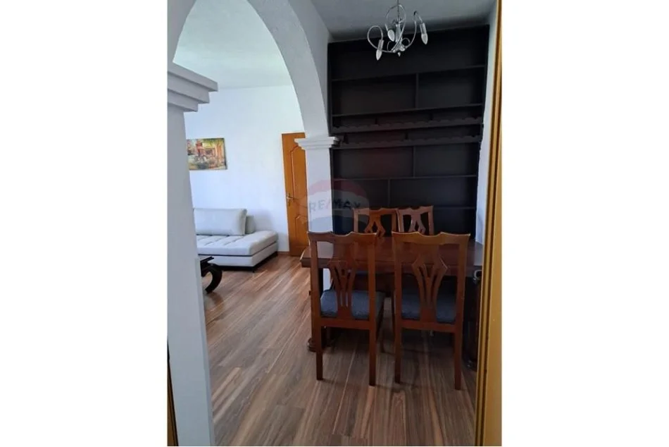 Tirane, jepet me qera apartament 2+1 Kati 5, 75 m² 450 € (Pazari i Ri - Hoxha Tahsim)