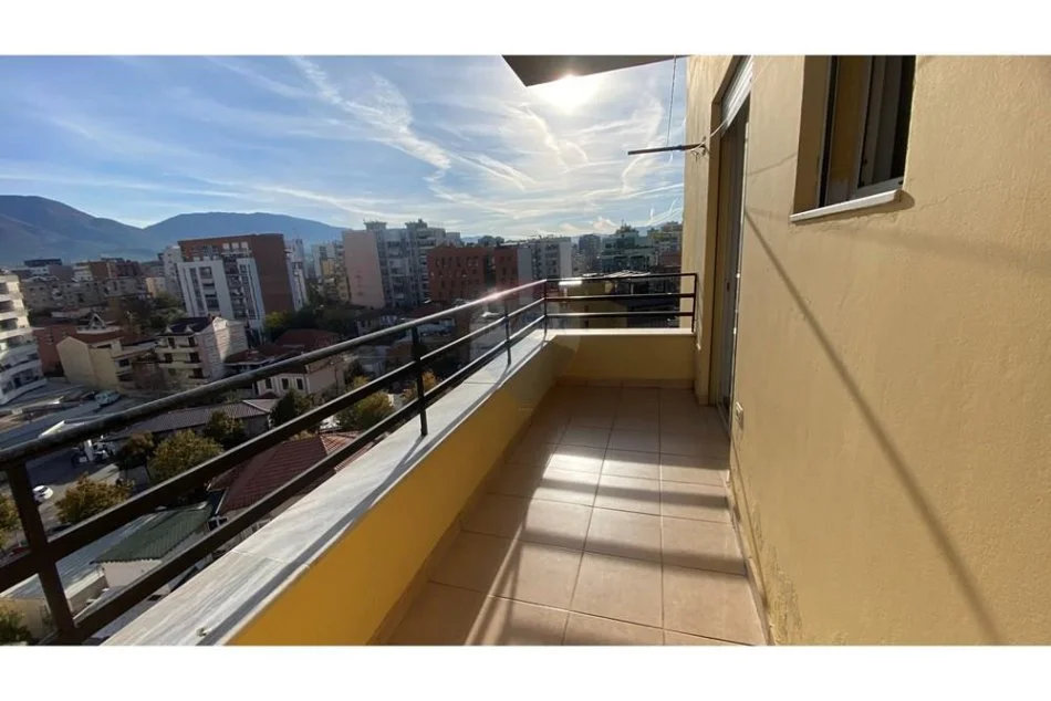 Tirane, jepet me qera 2+1+Ballkon Kati 7, 110 m² 450 € (Rruga e Dibrës - Selvia, Shqipëri)