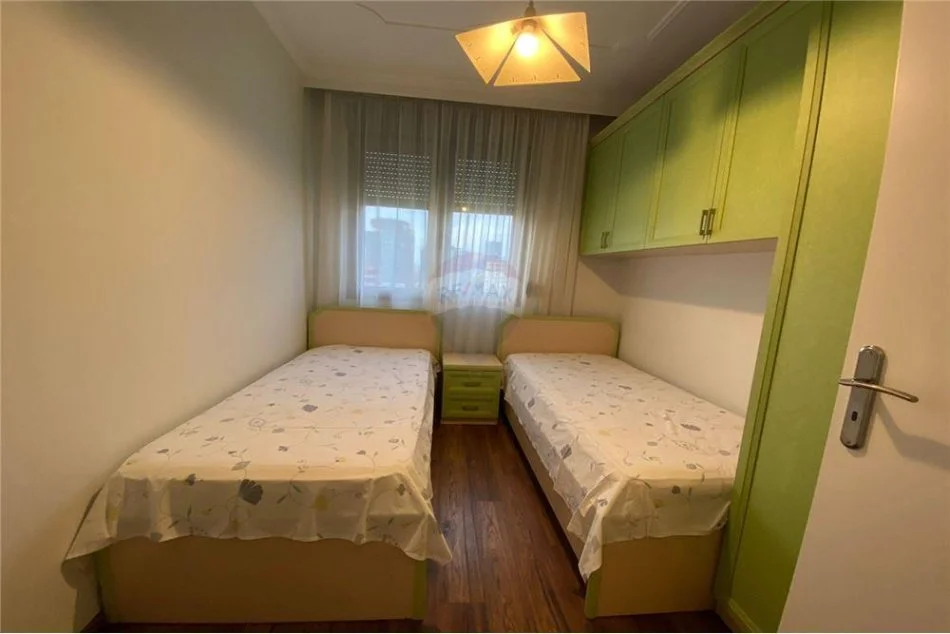 Tirane, jepet me qera 2+1+Ballkon Kati 10, 96 m² 1.300 € (Bllok - Libri Universitar, Shqipëri)